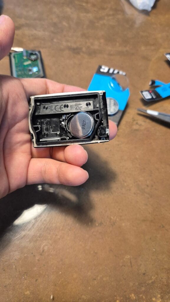 K7 차키 배터리 교체 후 자리잡기 전 이미지